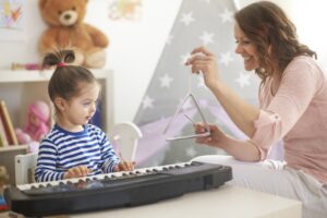 Beneficiile muzicii pentru dezvoltarea copilului